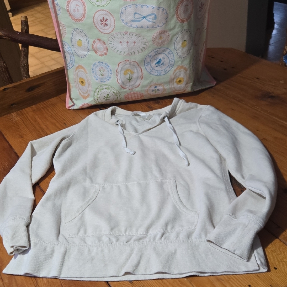 Green Tea Sz M Women's Cream Sweatshirt